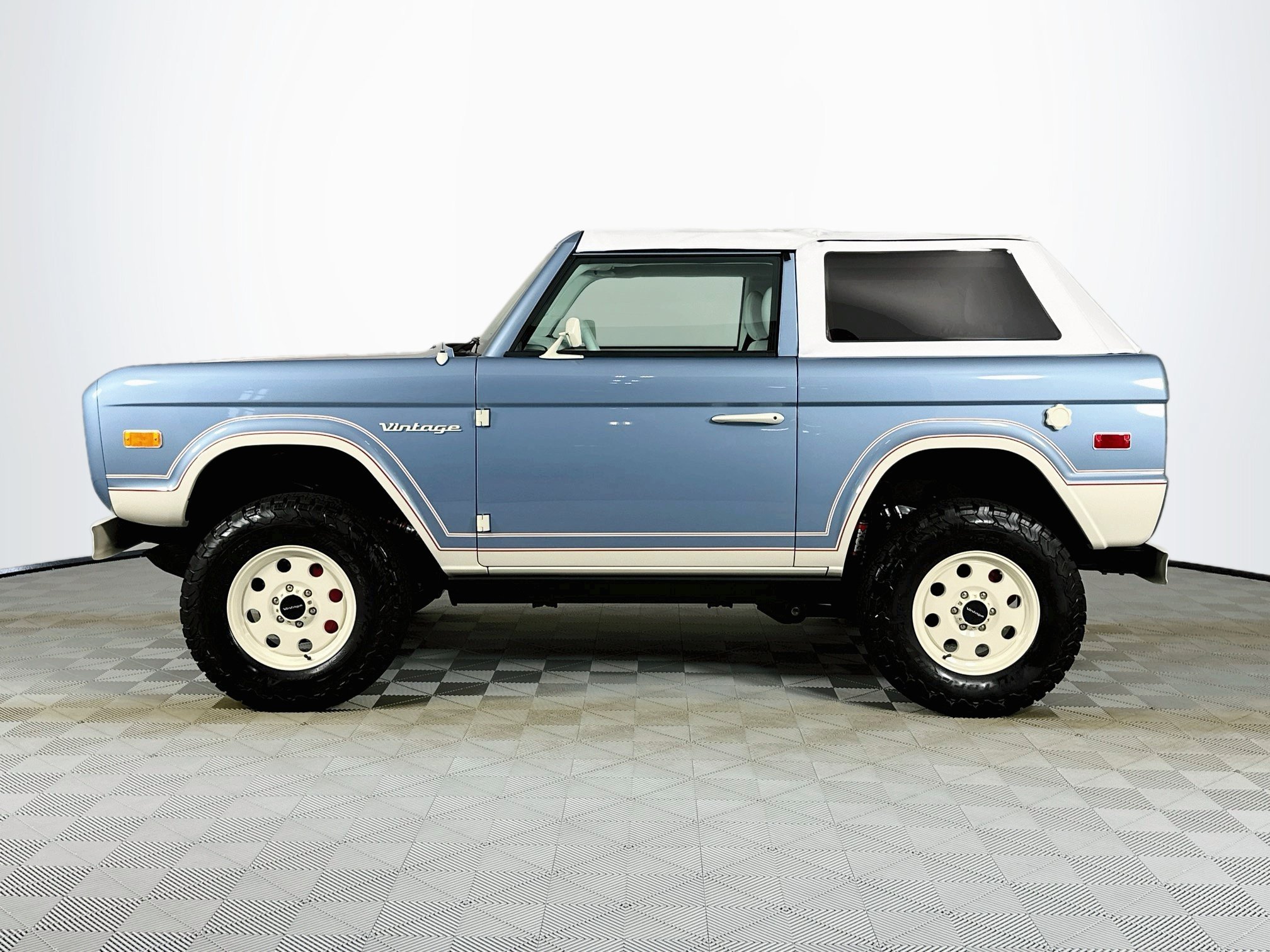 Used 2025 Ford Bronco Badlands AWD/4WD image 8