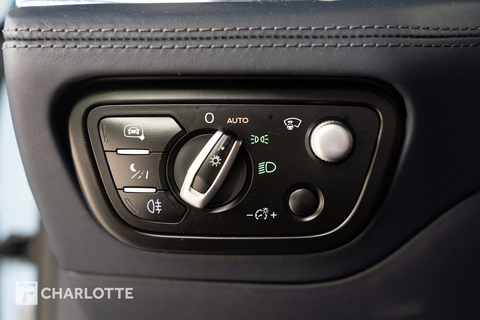 Used 2023 Bentley Bentayga Extended Wheelbase image 26