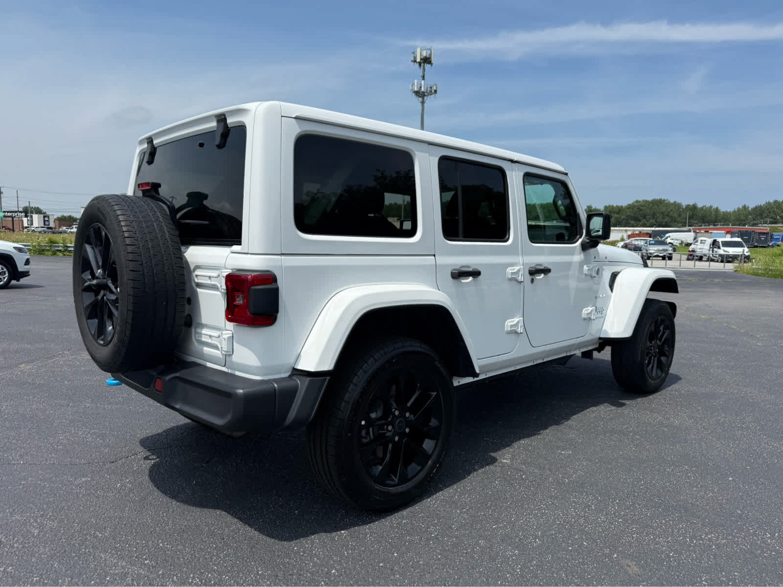 Used 2024 Jeep Wrangler Unlimited Sahara AWD/4WD image 8