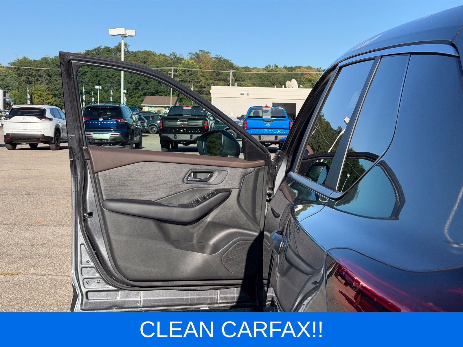 Used 2023 Nissan Rogue S AWD/4WD image 13