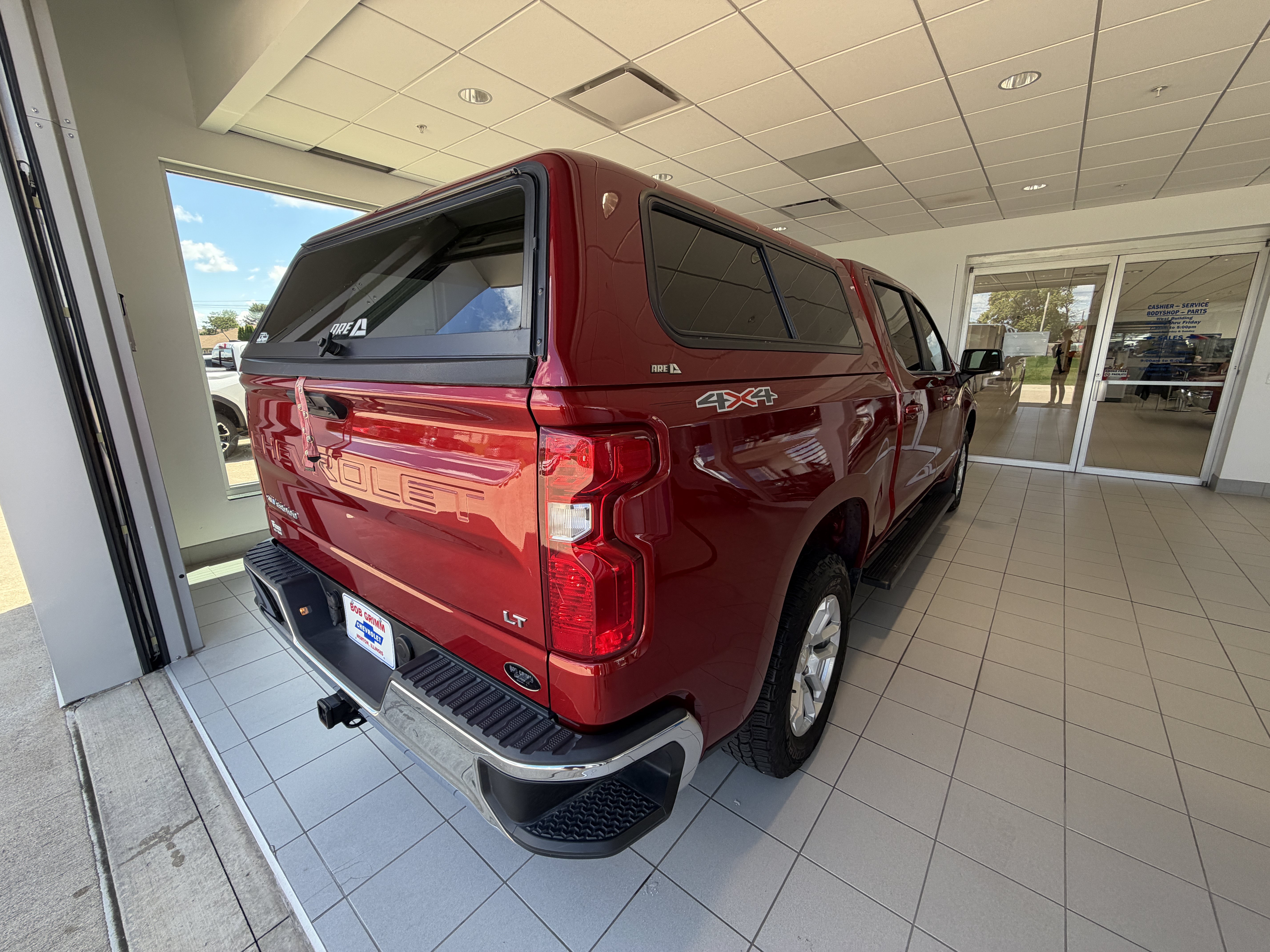 Used 2023 Chevrolet Silverado 1500 LT AWD/4WD image 7