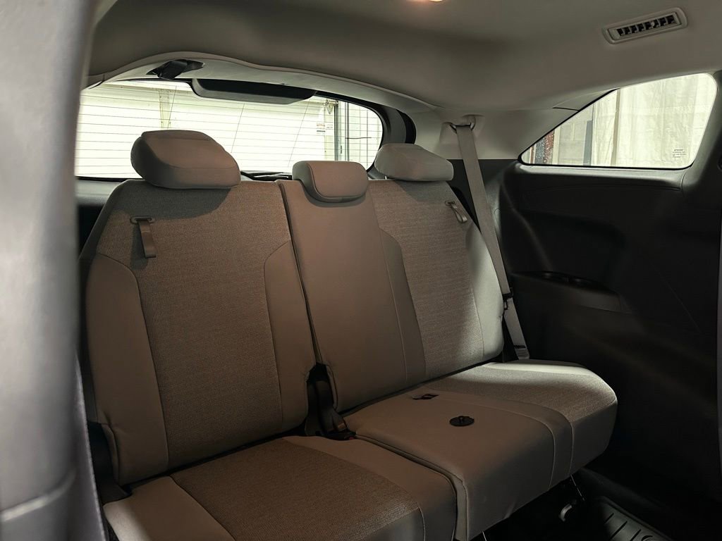 Used 2025 Toyota Sienna LE FWD image 56