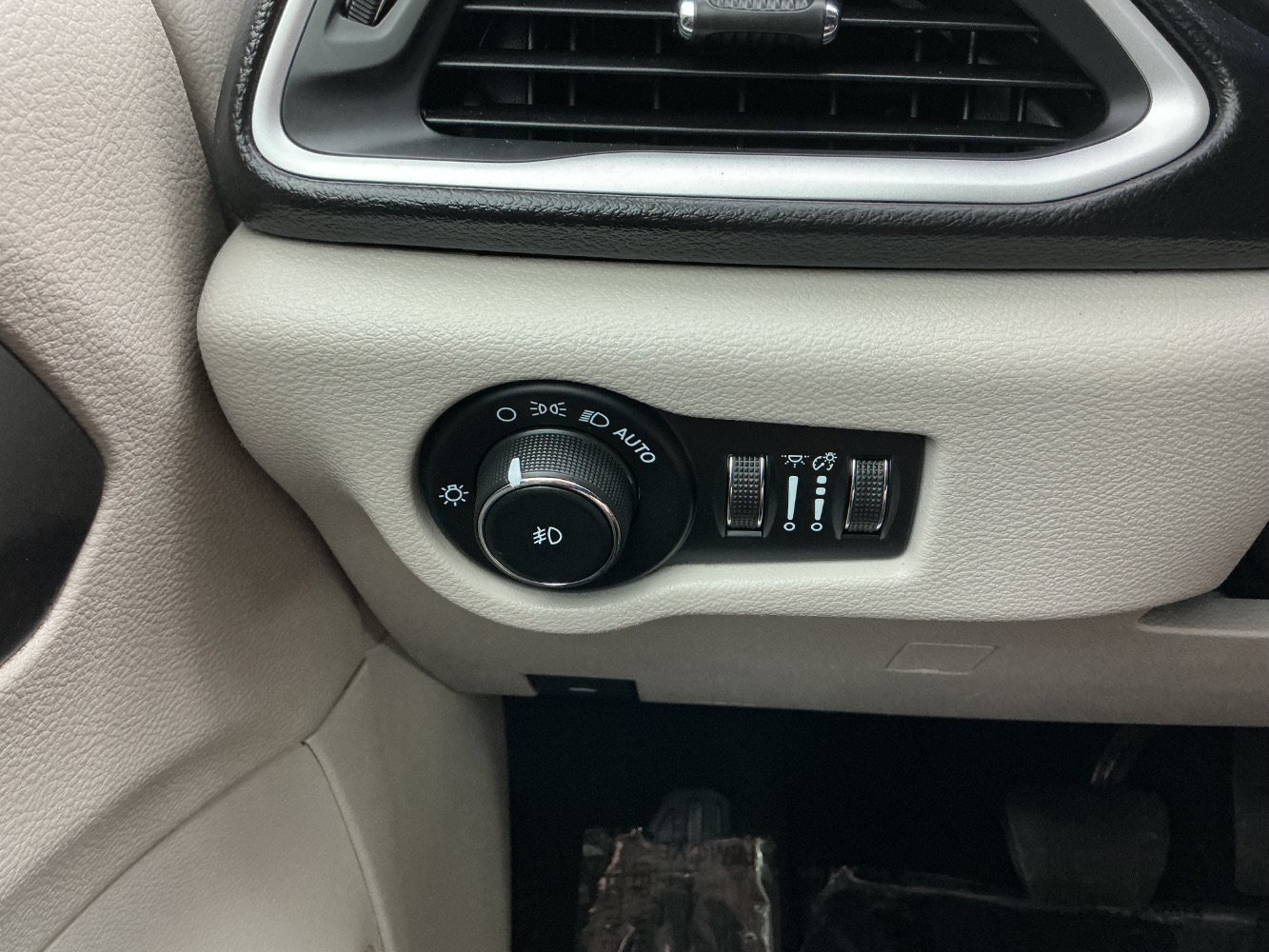 Used 2022 Chrysler Pacifica Touring-L FWD image 37