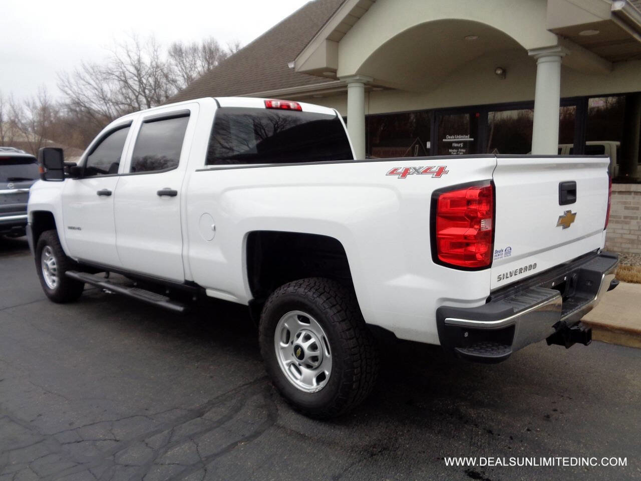 Used 2017 Chevrolet Silverado 2500 W/T w/ WT Convenience Package AWD/4WD image 4