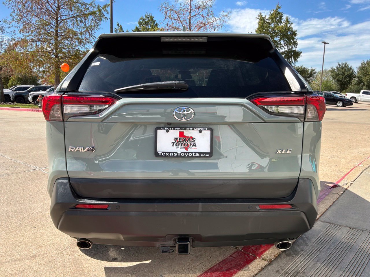 Used 2023 Toyota RAV4 XLE w/ Convenience Package FWD image 7