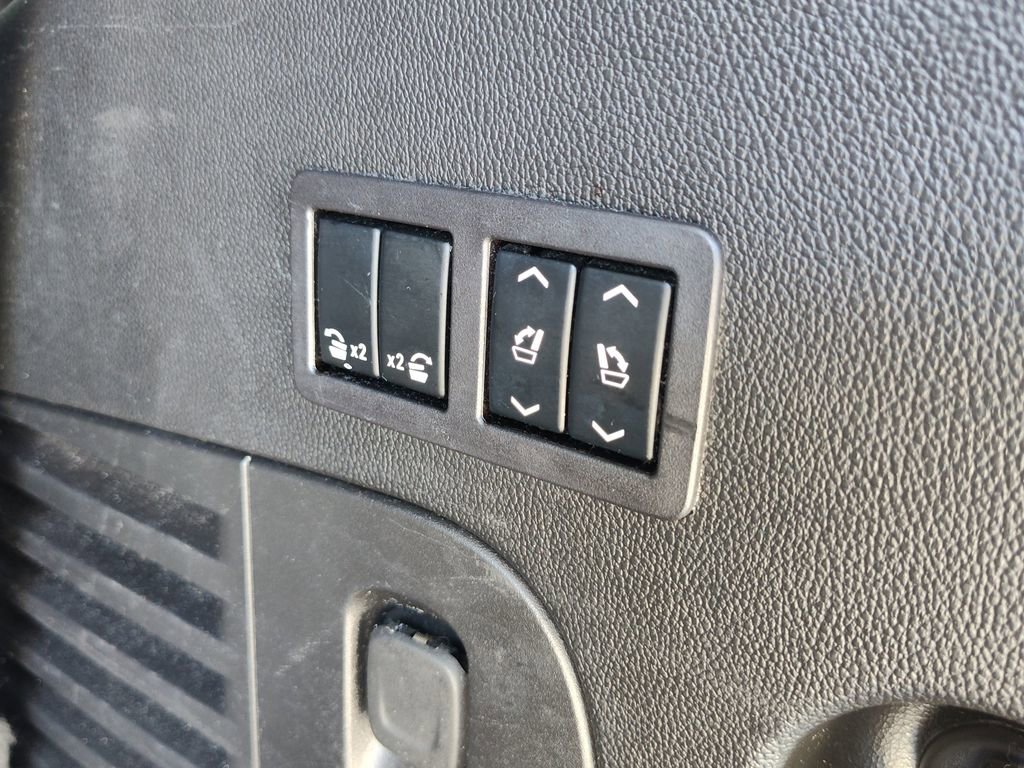 Used 2018 GMC Yukon Denali image 7