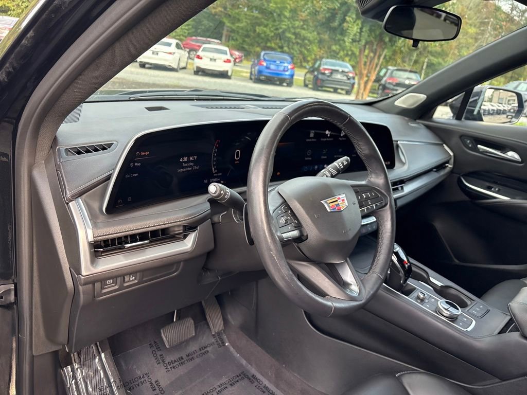 Certified 2024 Cadillac XT4 Luxury w/ Cold Weather Package image 13