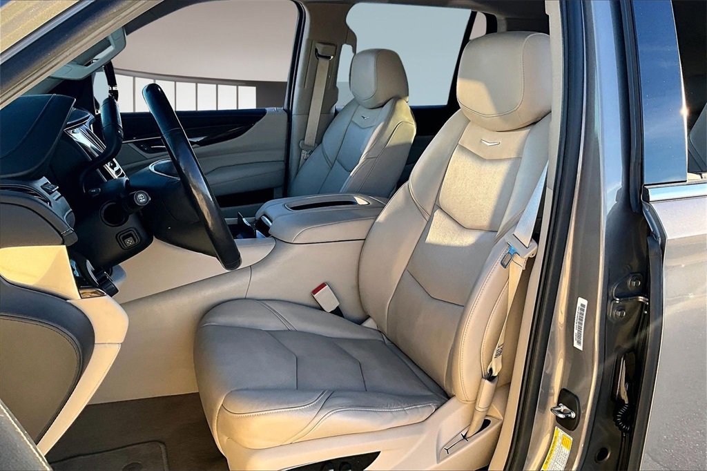 Used 2019 Cadillac Escalade Premium Luxury image 25