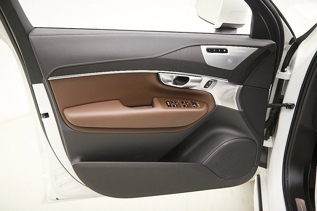 Certified 2024 Volvo XC90 T8 Ultimate w/ Protection Package image 10