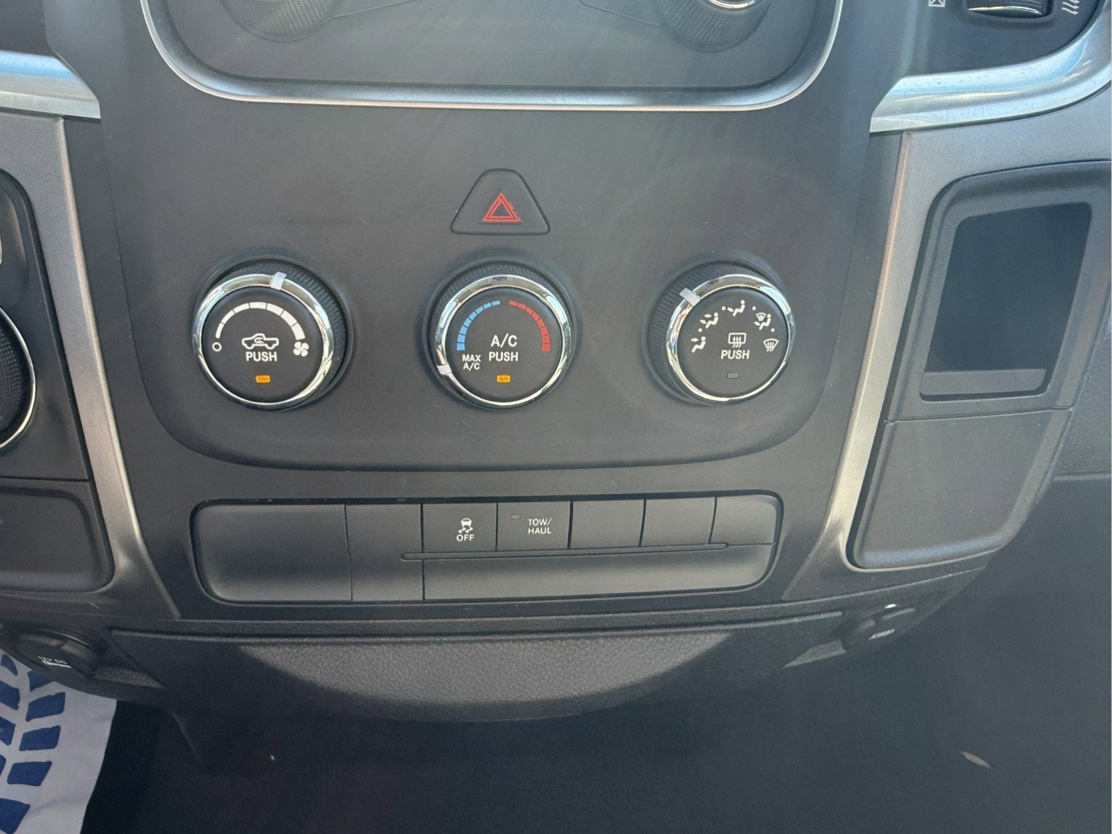 Used 2022 RAM 1500 Classic SLT RWD image 13