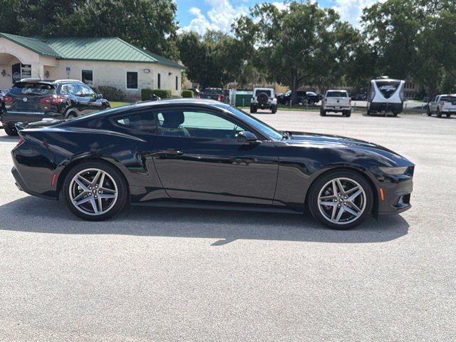 Used 2025 Ford Mustang Coupe RWD image 6
