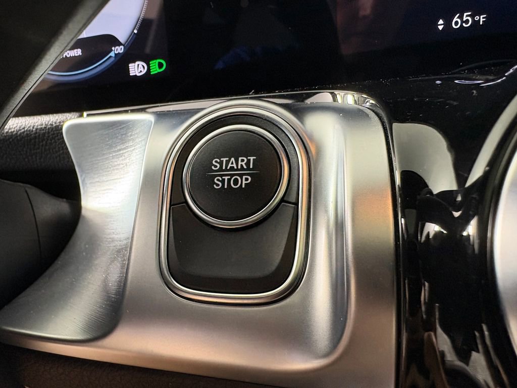Used 2023 Mercedes-Benz EQB 300 4MATIC image 23
