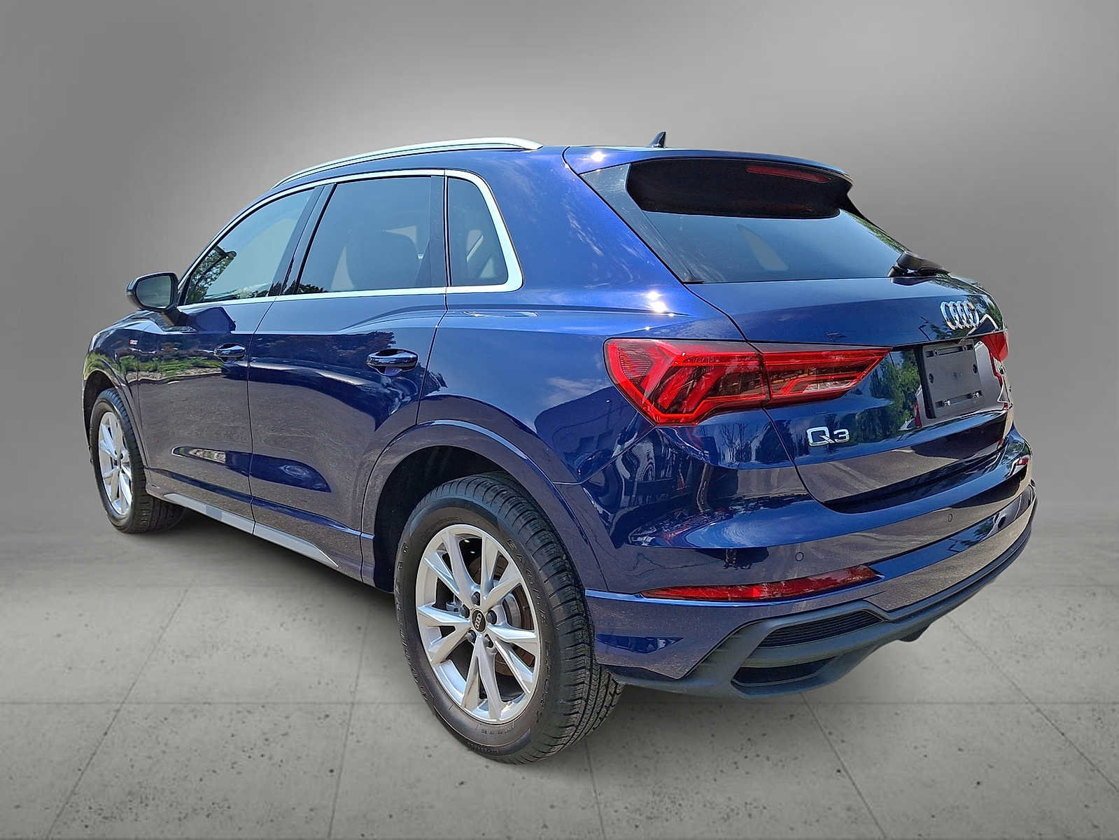 Used 2023 Audi Q3 2.0T Premium w/ Convenience Package AWD/4WD image 6