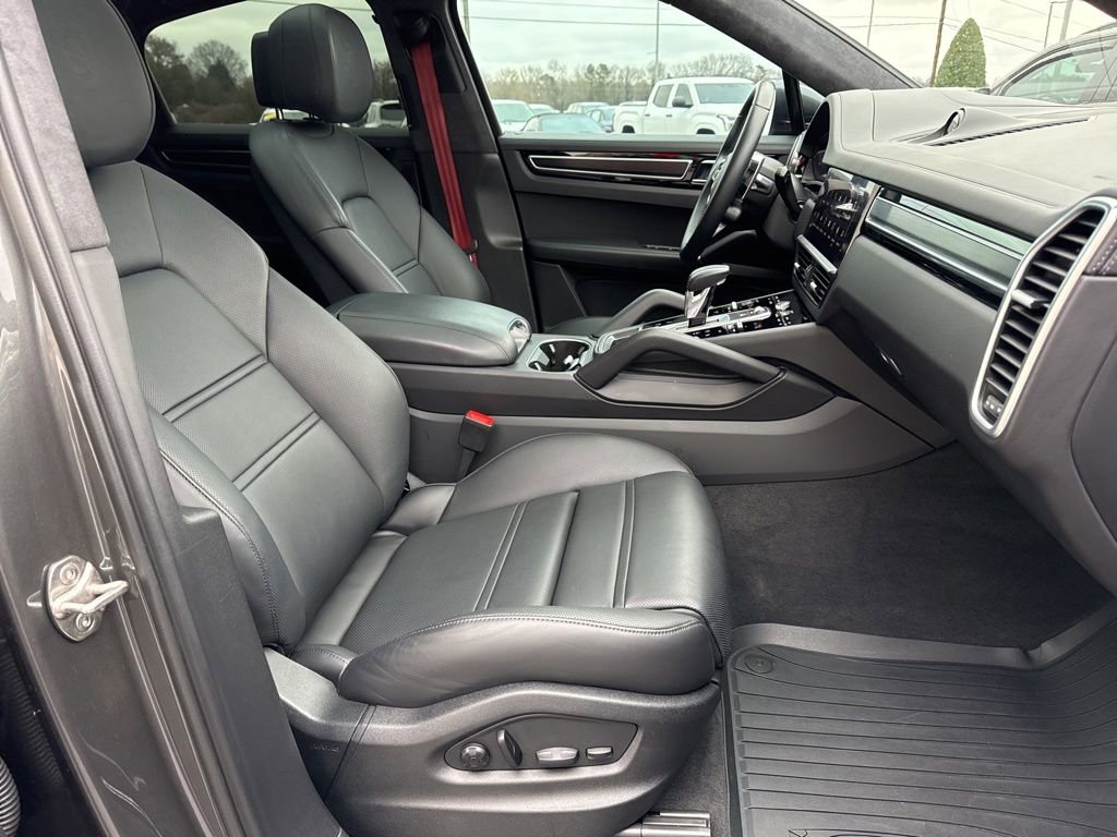 Used 2023 Porsche Cayenne GTS image 41
