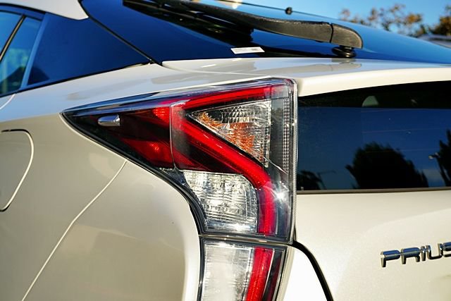 Used 2016 Toyota Prius Four FWD image 8