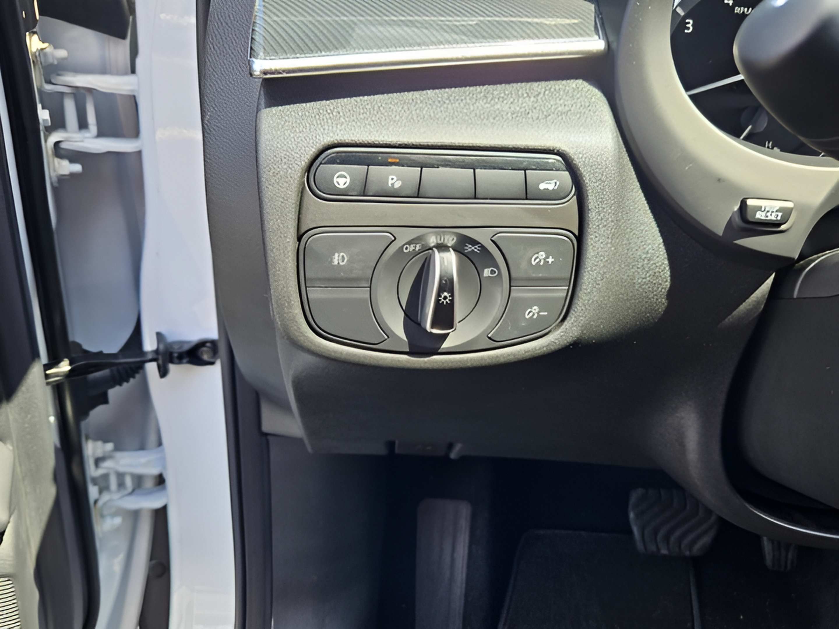 Used 2025 INFINITI QX50 Sport AWD/4WD image 14