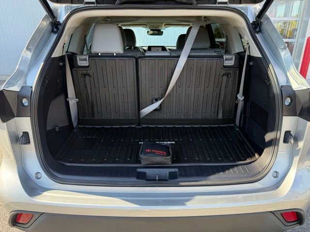 Used 2023 Toyota Highlander XLE image 10