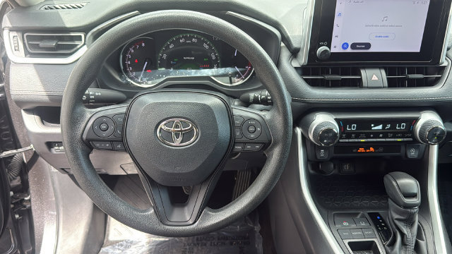 Used 2024 Toyota RAV4 XLE FWD image 20