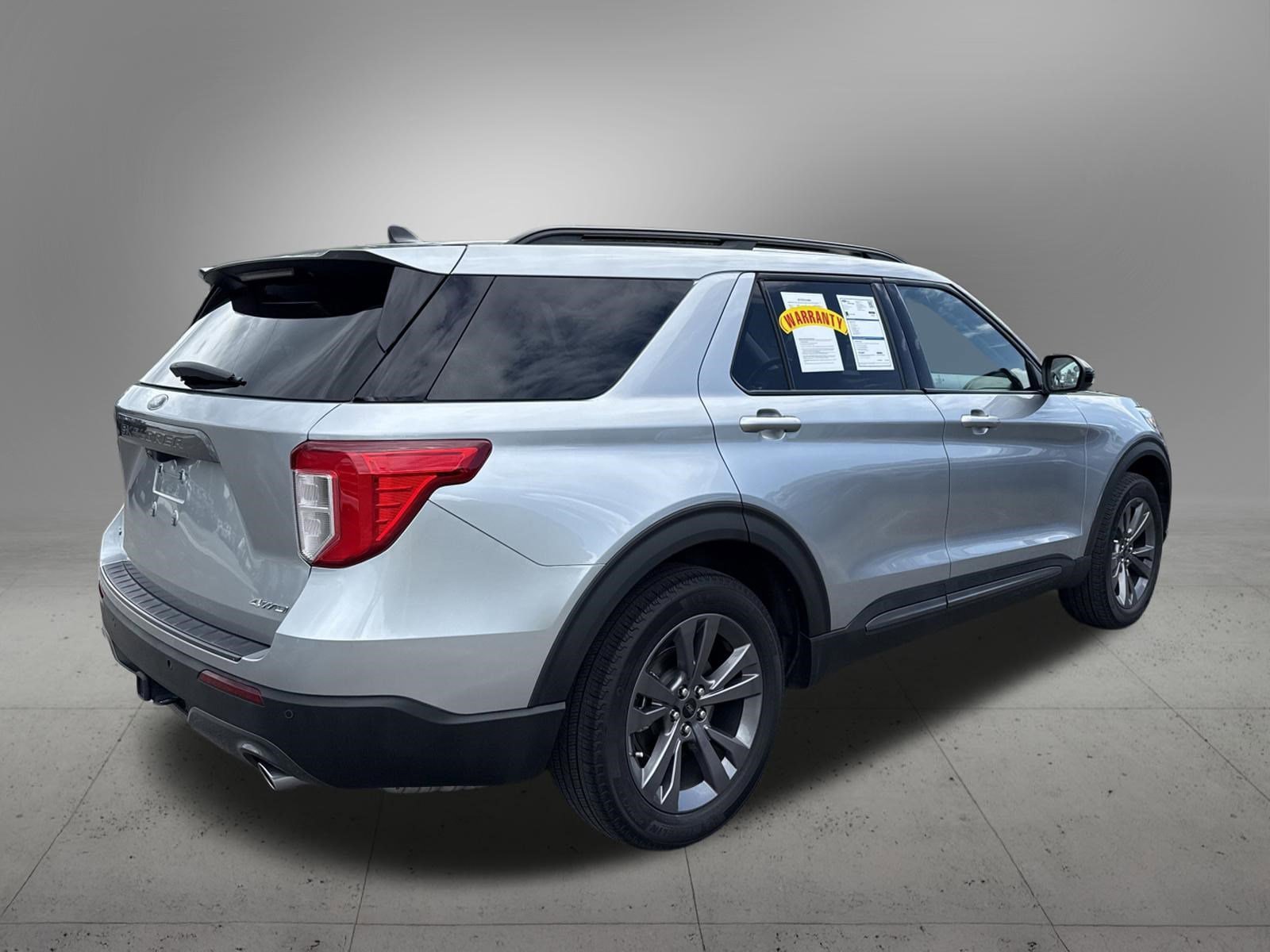 Certified 2023 Ford Explorer XLT w/ Equipment Group 202A AWD/4WD image 4