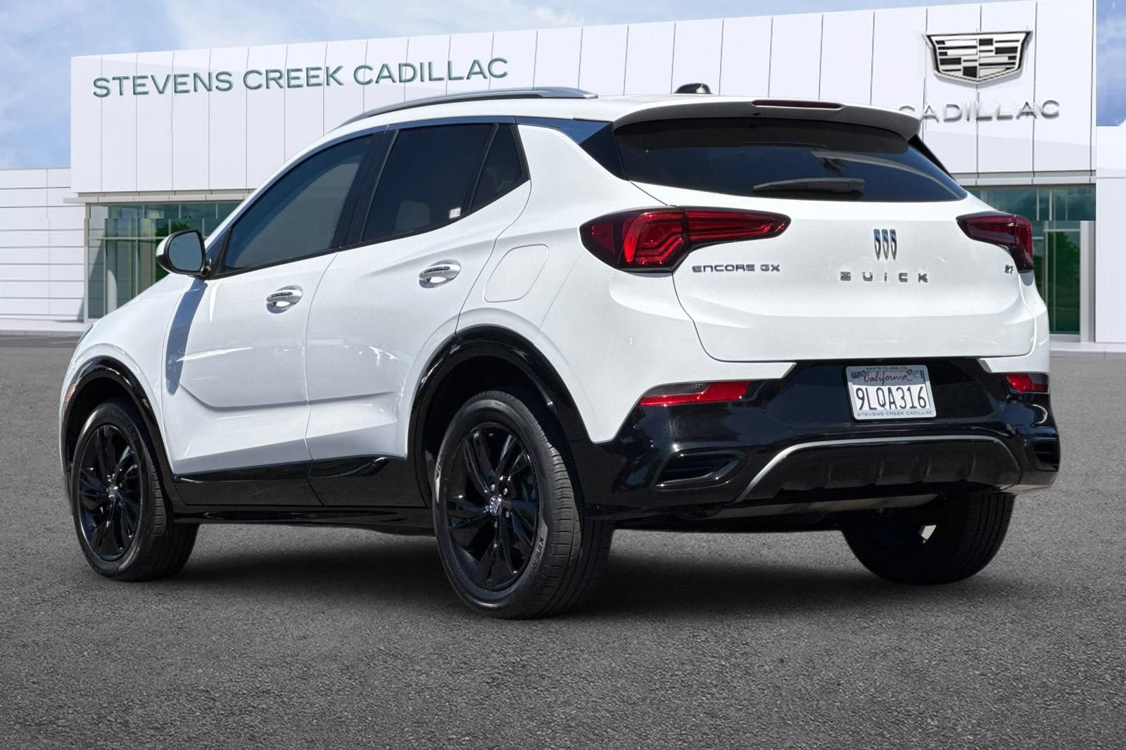 Used 2024 Buick Encore GX Sport Touring FWD image 5