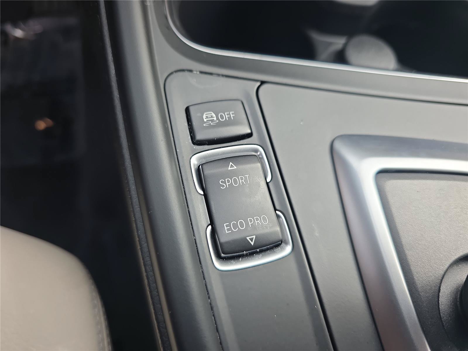 Used 2018 BMW 320i Sedan RWD image 21