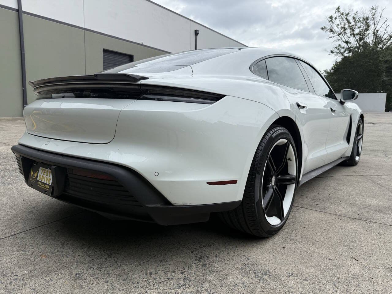 Used 2022 Porsche Taycan RWD image 10