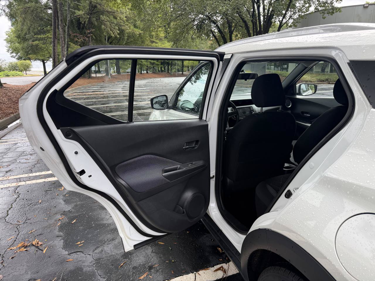 Used 2019 Nissan Kicks SV FWD image 12