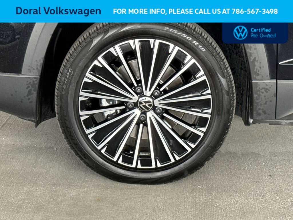 Used 2025 Volkswagen Taos SE FWD image 11