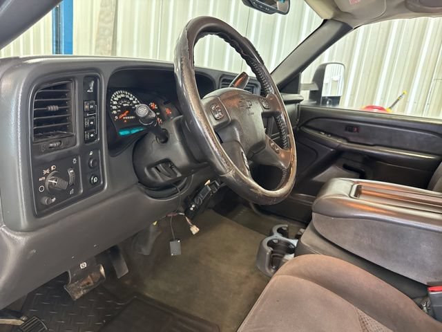 Used 2007 Chevrolet Silverado 2500 LT w/ Heavy-Duty Power Package AWD/4WD image 4