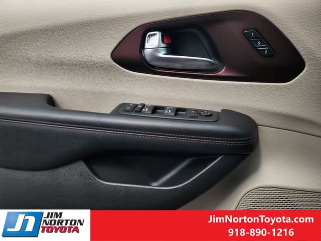 Used 2019 Chrysler Pacifica Limited w/ Tire & Wheel Group image 25