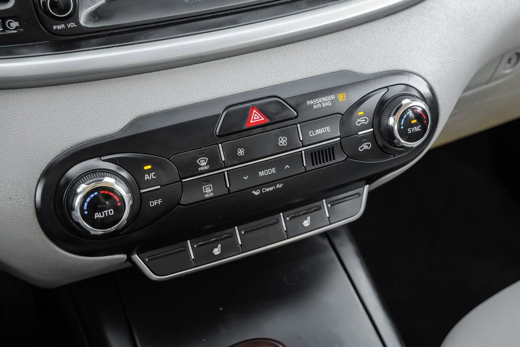 Used 2017 Kia Sorento LX w/ LX Convenience Package image 28