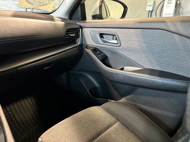 Used 2022 Nissan Rogue SV FWD image 57