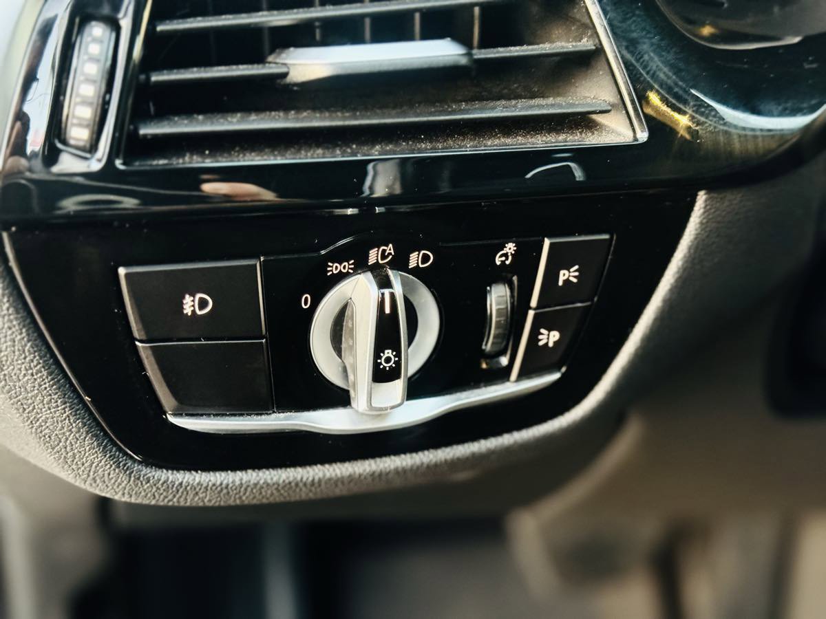 Used 2018 BMW 530i w/ Premium Package image 23