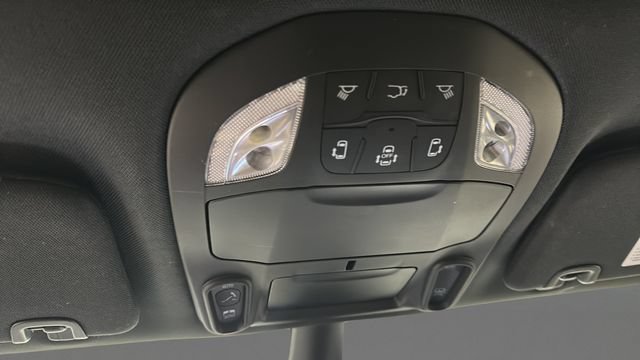Used 2025 Chrysler Pacifica Limited FWD image 21