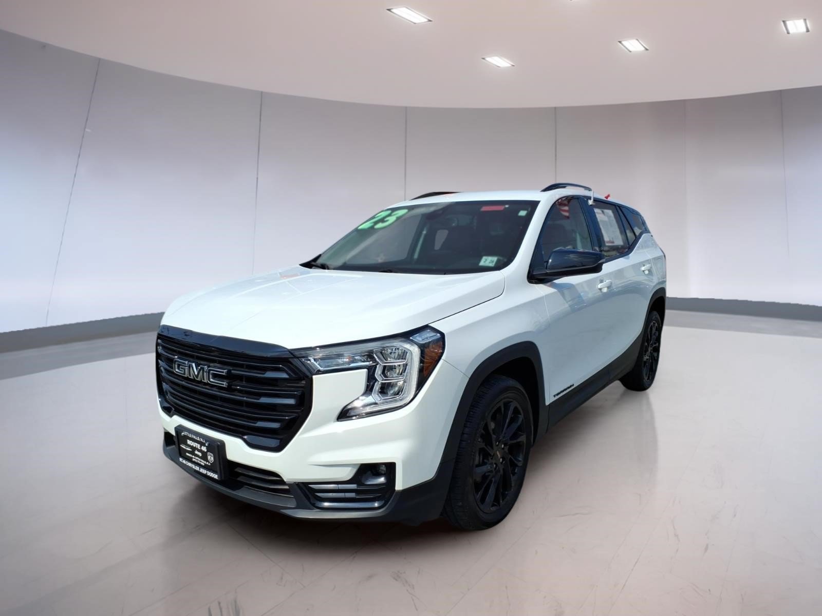 Used 2023 GMC Terrain SLT w/ Elevation Edition AWD/4WD image 2