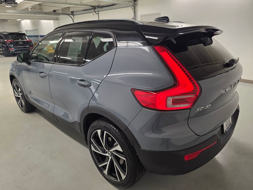 Used 2022 Volvo XC40 T5 R-Design w/ Advanced Package image 6