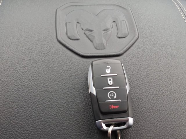 New 2026 RAM 5500 4x4 Crew Cab w/ Laramie Trim Package image 31
