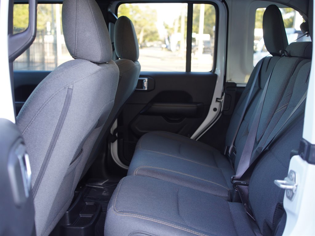 Used 2024 Jeep Wrangler Unlimited Sahara image 25