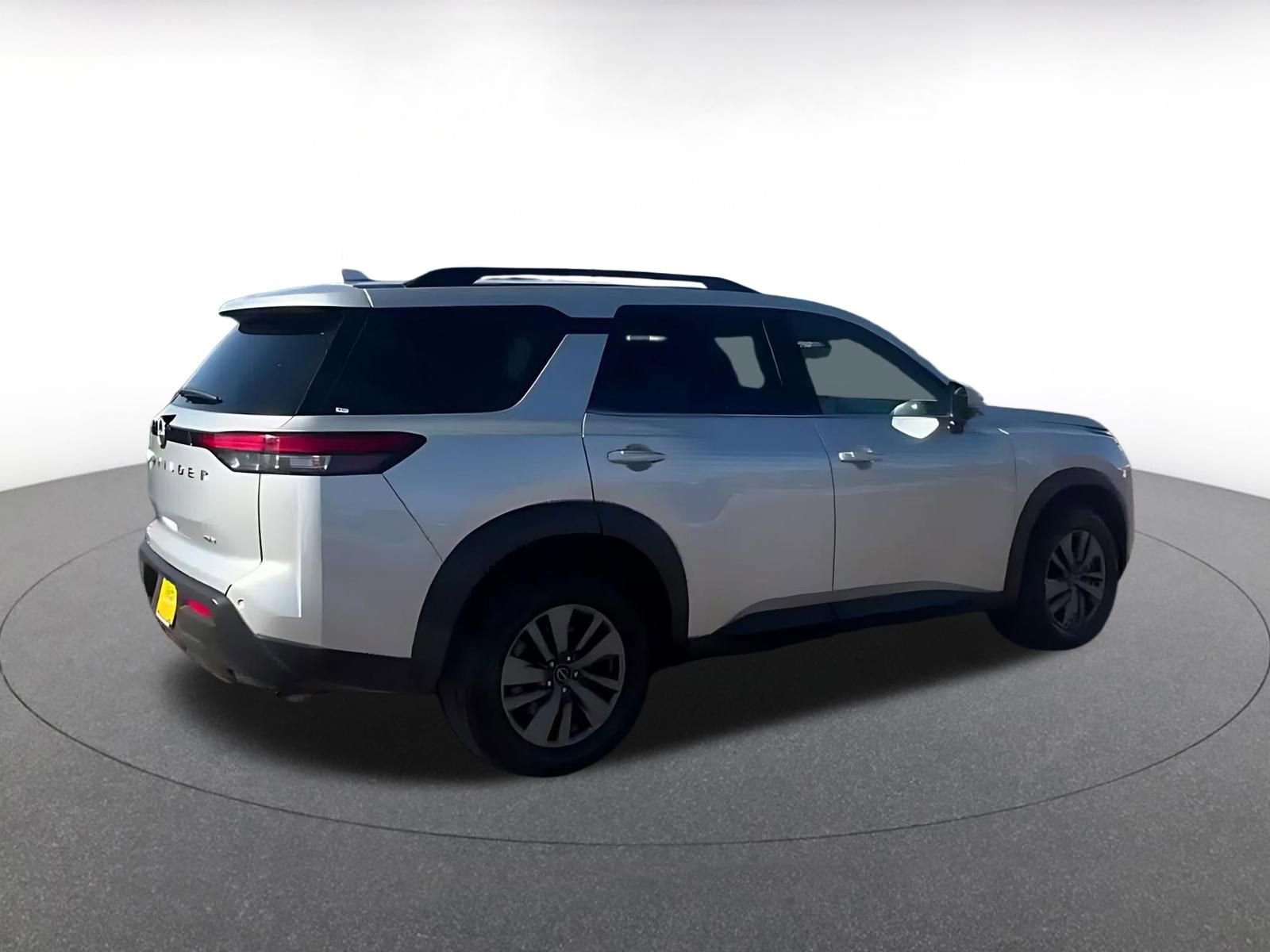 Used 2025 Nissan Pathfinder SV image 15