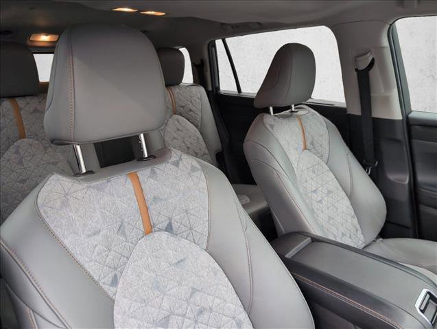 Used 2023 Toyota Highlander Bronze Edition image 25