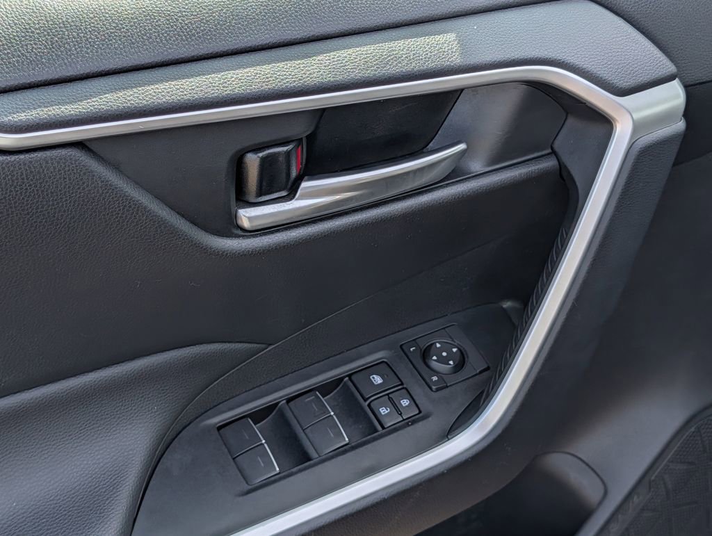 Used 2025 Toyota RAV4 XLE w/ Convenience Package image 24