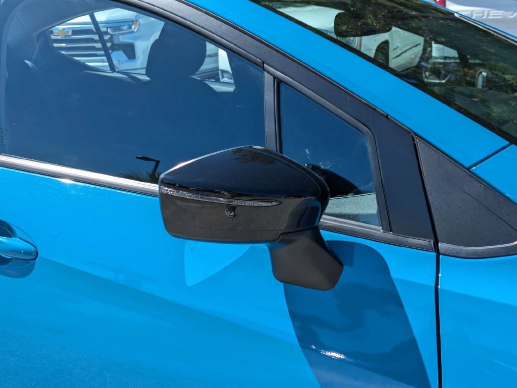 Used 2025 Nissan Versa SR FWD image 12