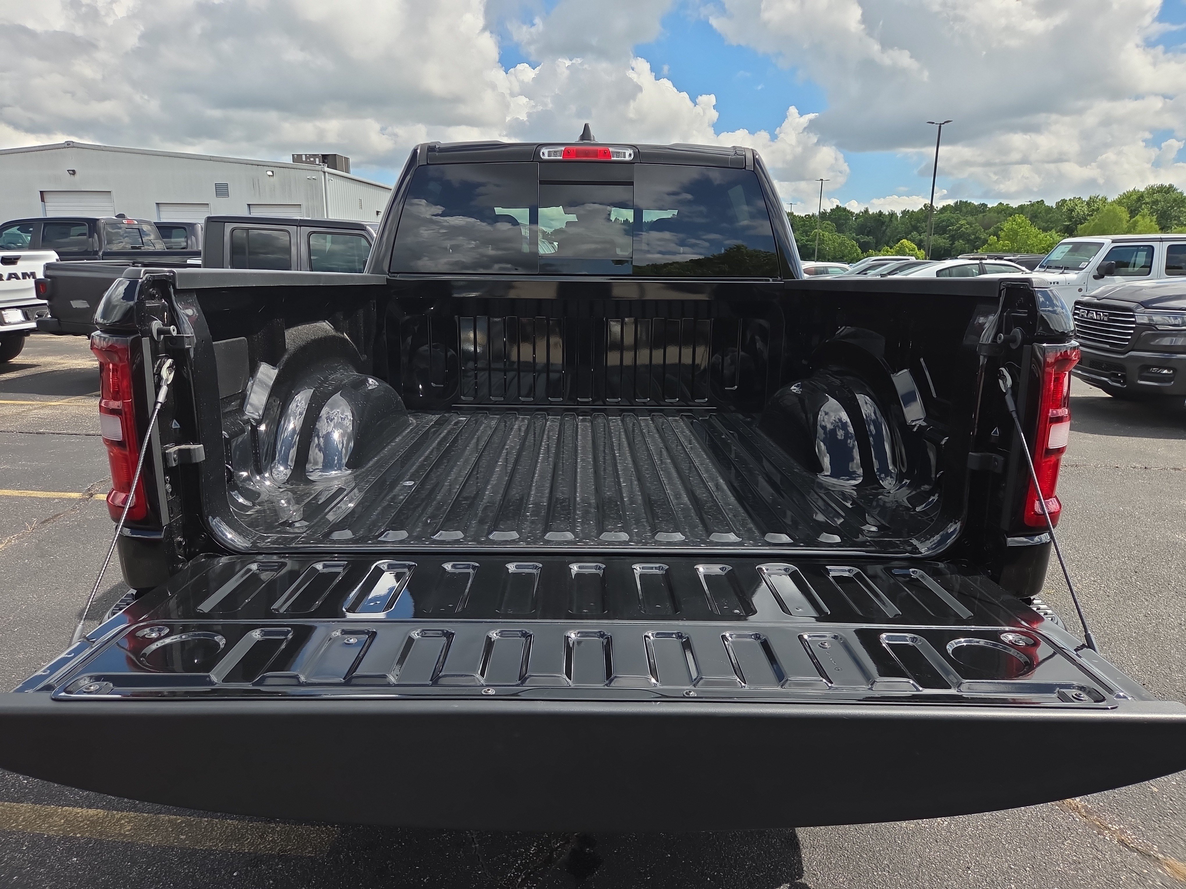 New 2026 RAM 1500 Warlock AWD/4WD image 8