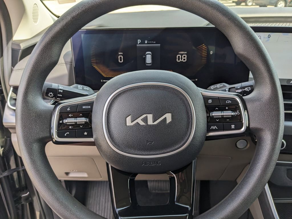 Certified 2026 Kia Carnival LX FWD image 31