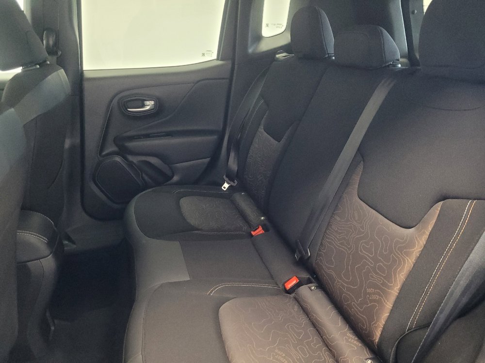 Used 2023 Jeep Renegade Latitude AWD/4WD image 18