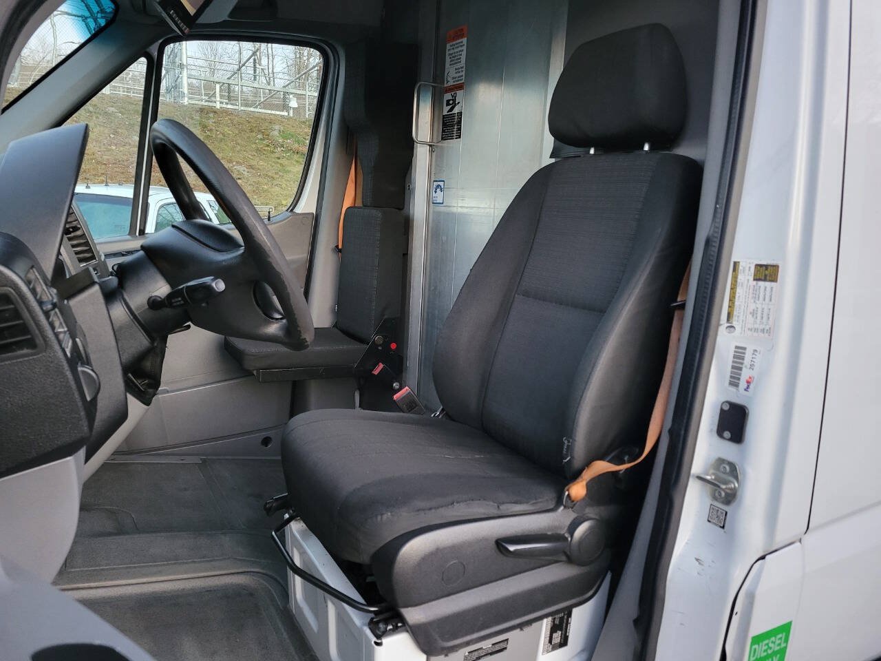 Used 2016 Mercedes-Benz Sprinter 2500 image 12