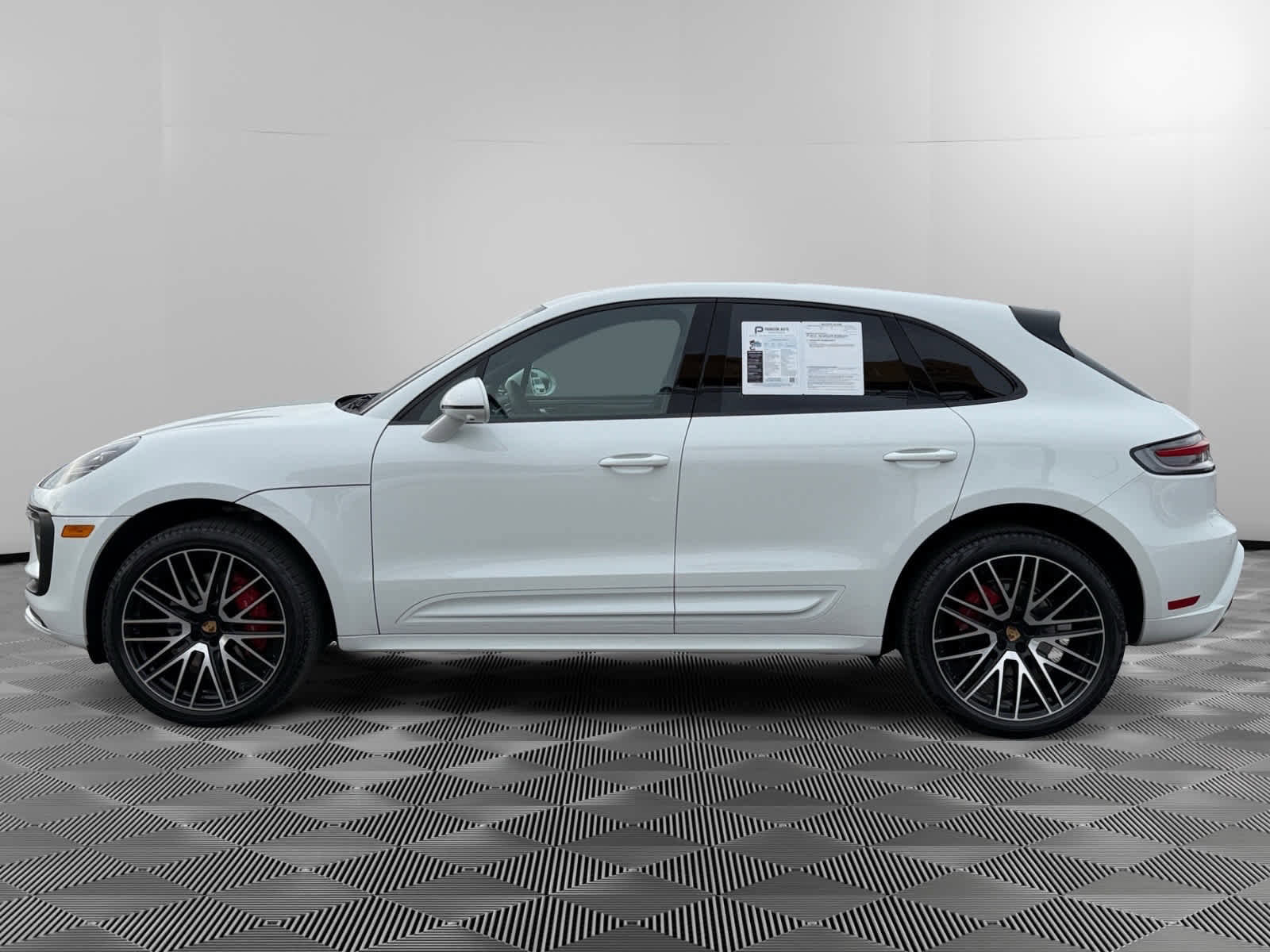 Used 2023 Porsche Macan S image 2