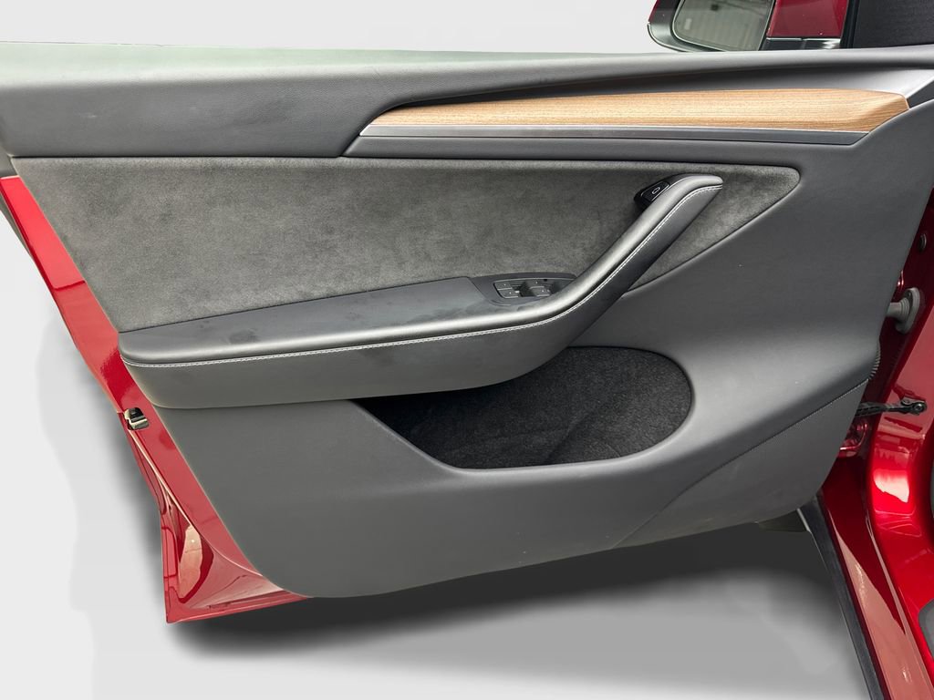 Used 2024 Tesla Model Y Long Range AWD/4WD image 30