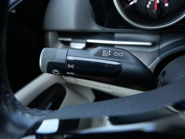 Used 2024 Kia Carnival EX FWD image 20
