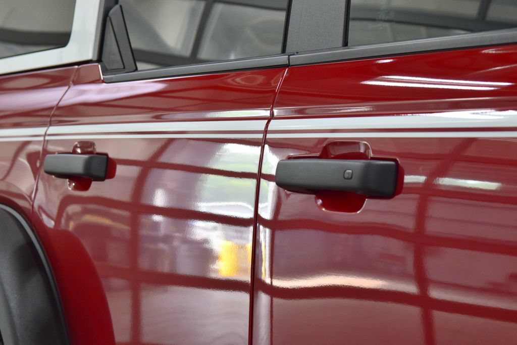 Used 2025 Ford Bronco Heritage Edition AWD/4WD image 18